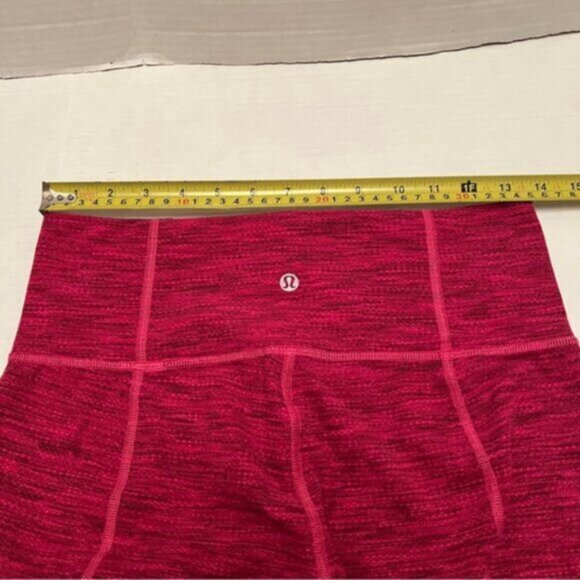 Lululemon  * Groove Short  (Roll Down Regular) - Diamond Jacquard Berry Rumble - Picture 5 of 12
